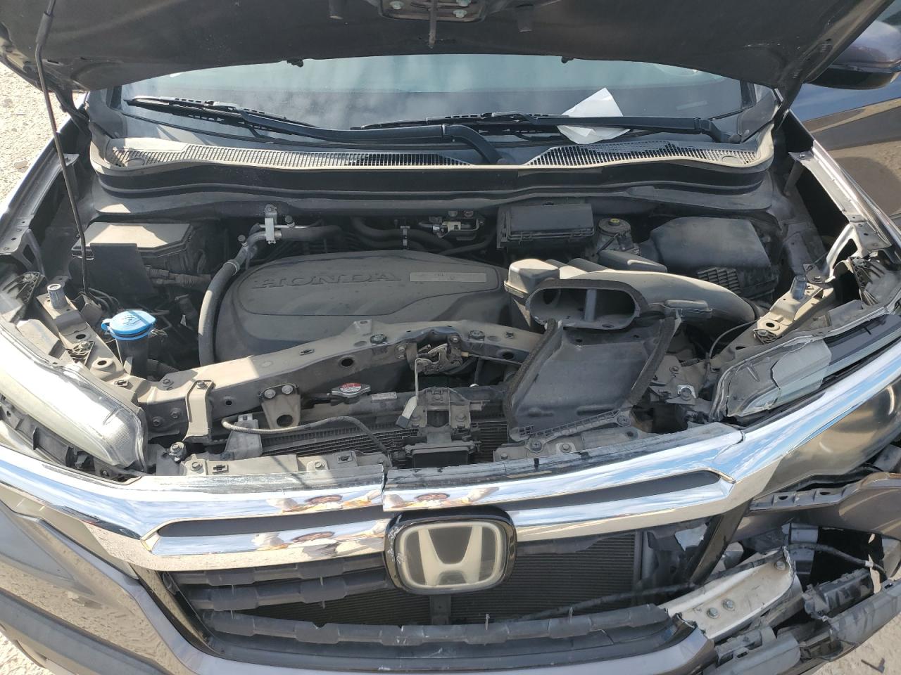2017 Honda Ridgeline - Image 11