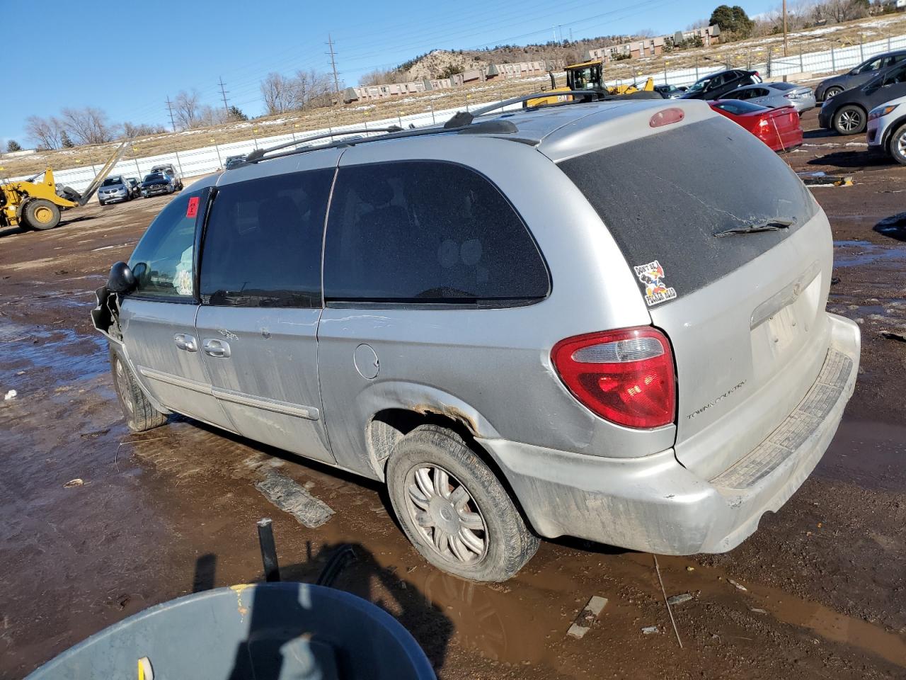 2006 Chrysler Town & Country - Image 2