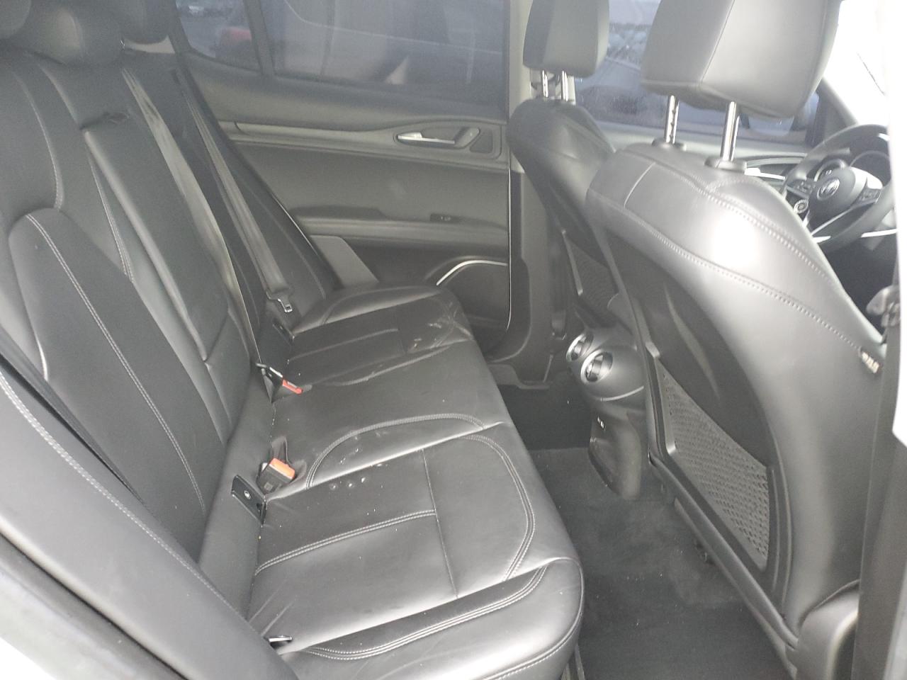 2018 Alfa Romeo Stelvio - Image 11