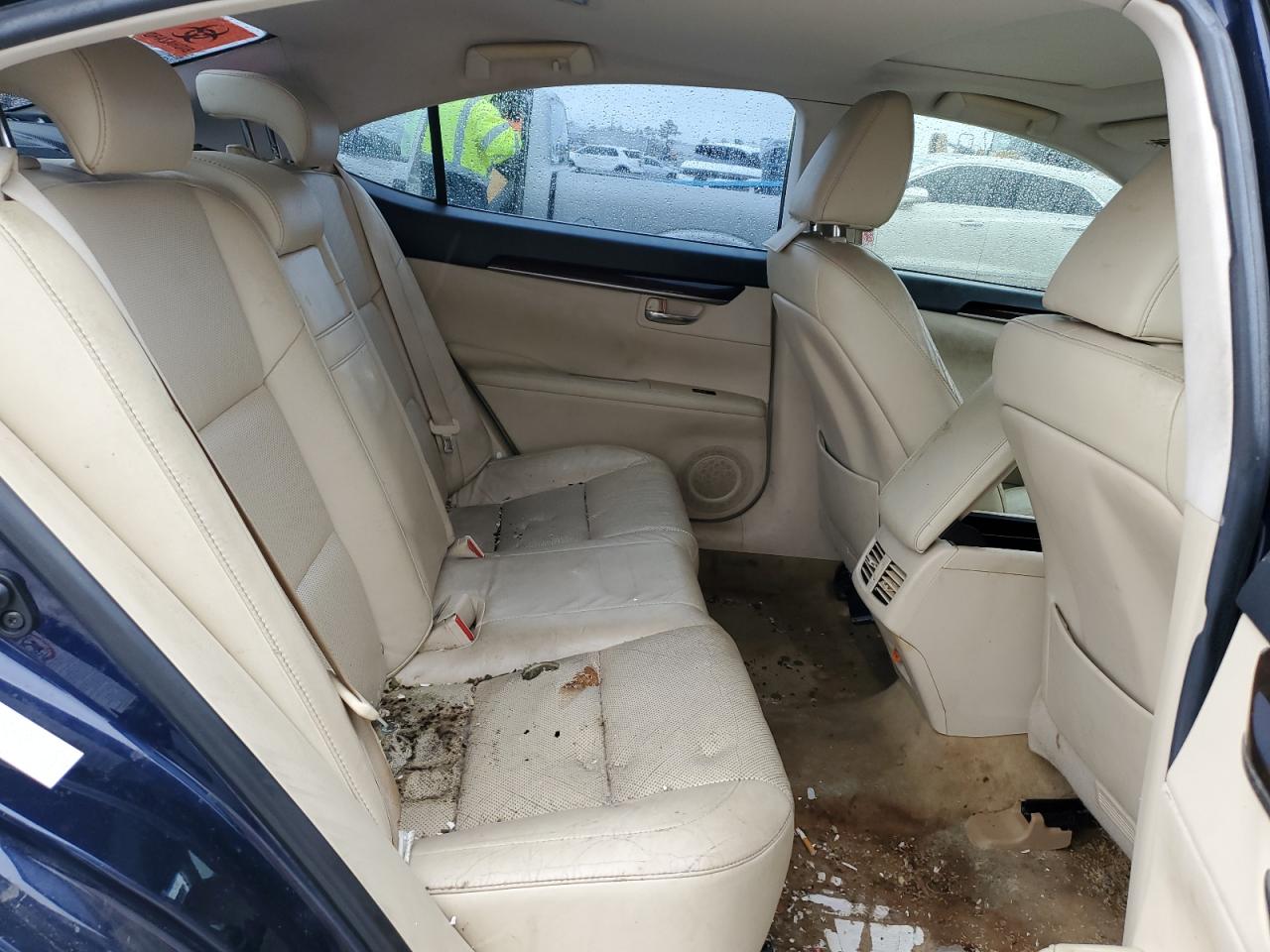 2013 Lexus ES - Image 10