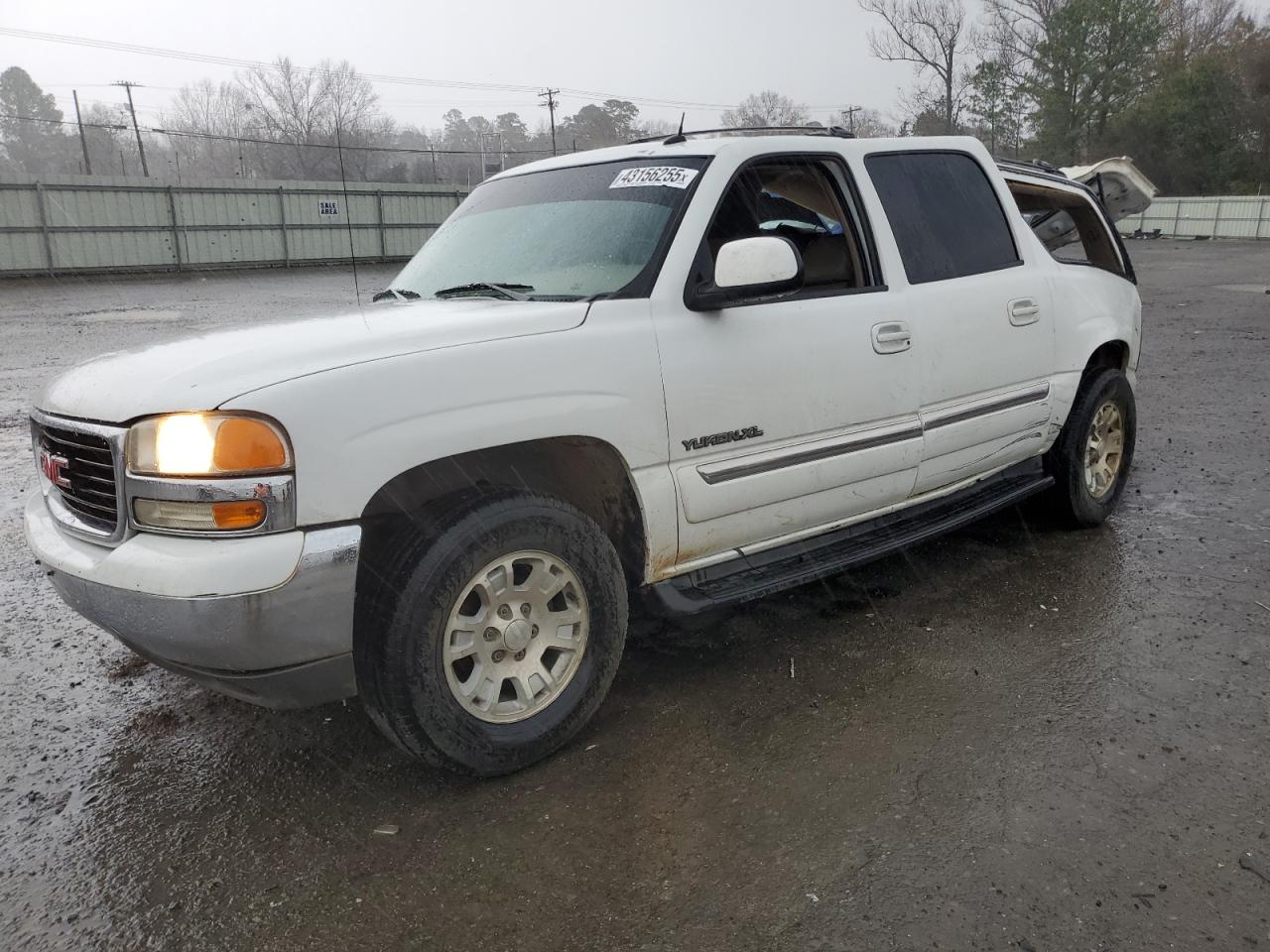 2005 GMC Yukon - Image 1