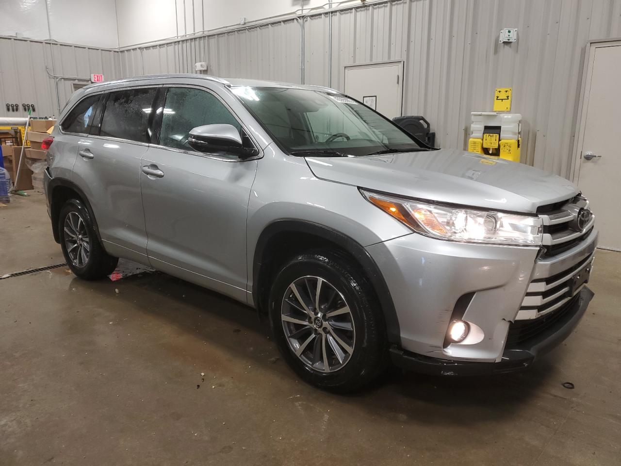 5TDJZRFH3JS555082 TOYOTA HIGHLANDER 2018