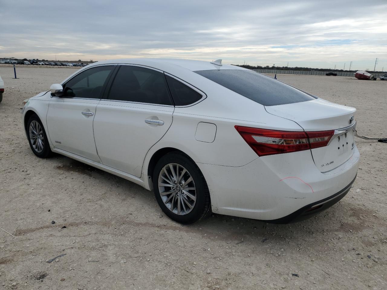 2016 Toyota Avalon - Image 2