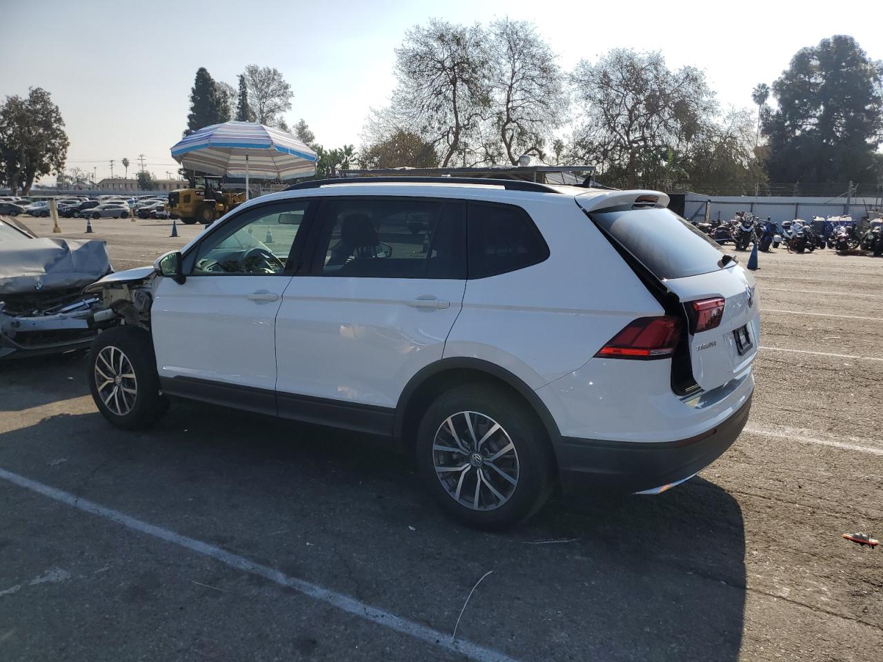 2021 Volkswagen Tiguan - Image 2