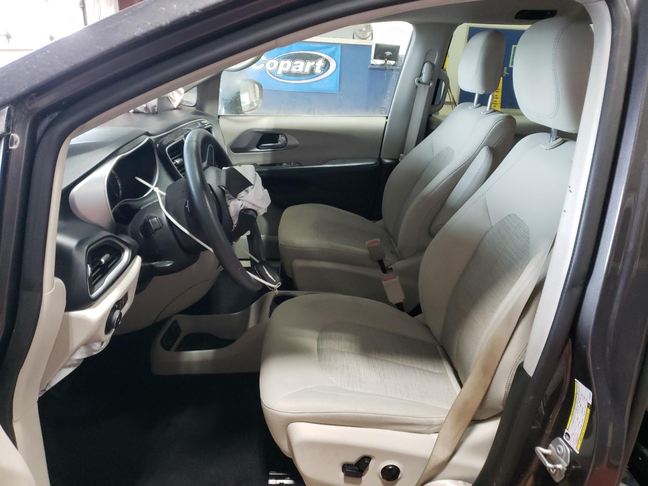 2018 Chrysler Pacifica - Image 7