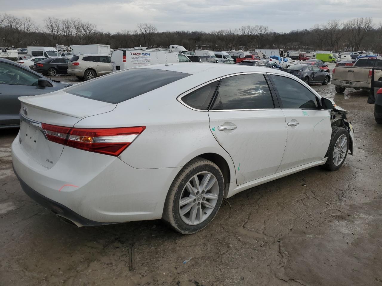 2015 Toyota Avalon - Image 3