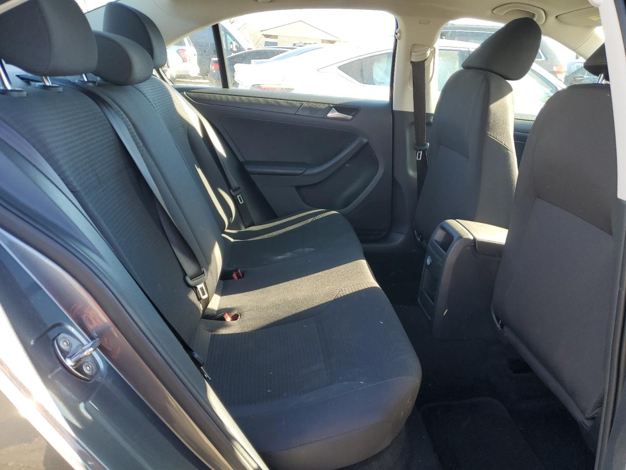 2015 Volkswagen Jetta - Image 10