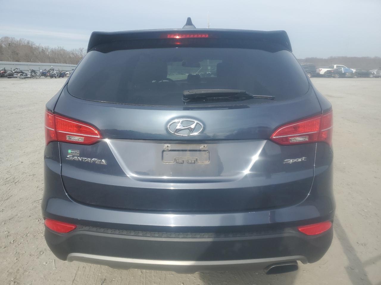 2016 Hyundai Santa Fe - Image 6