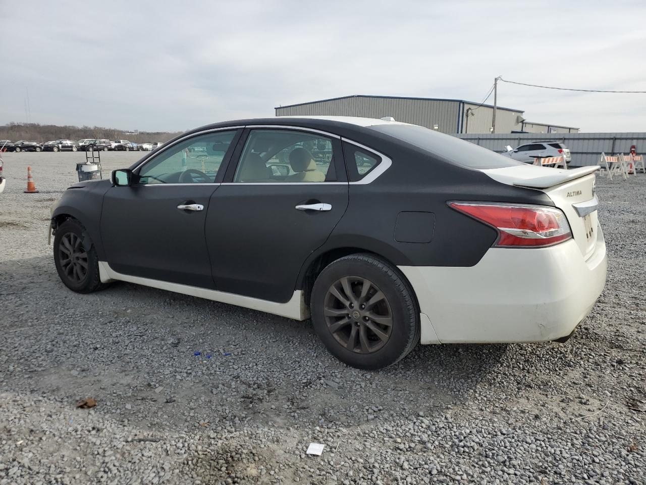 2015 Nissan Altima - Image 2