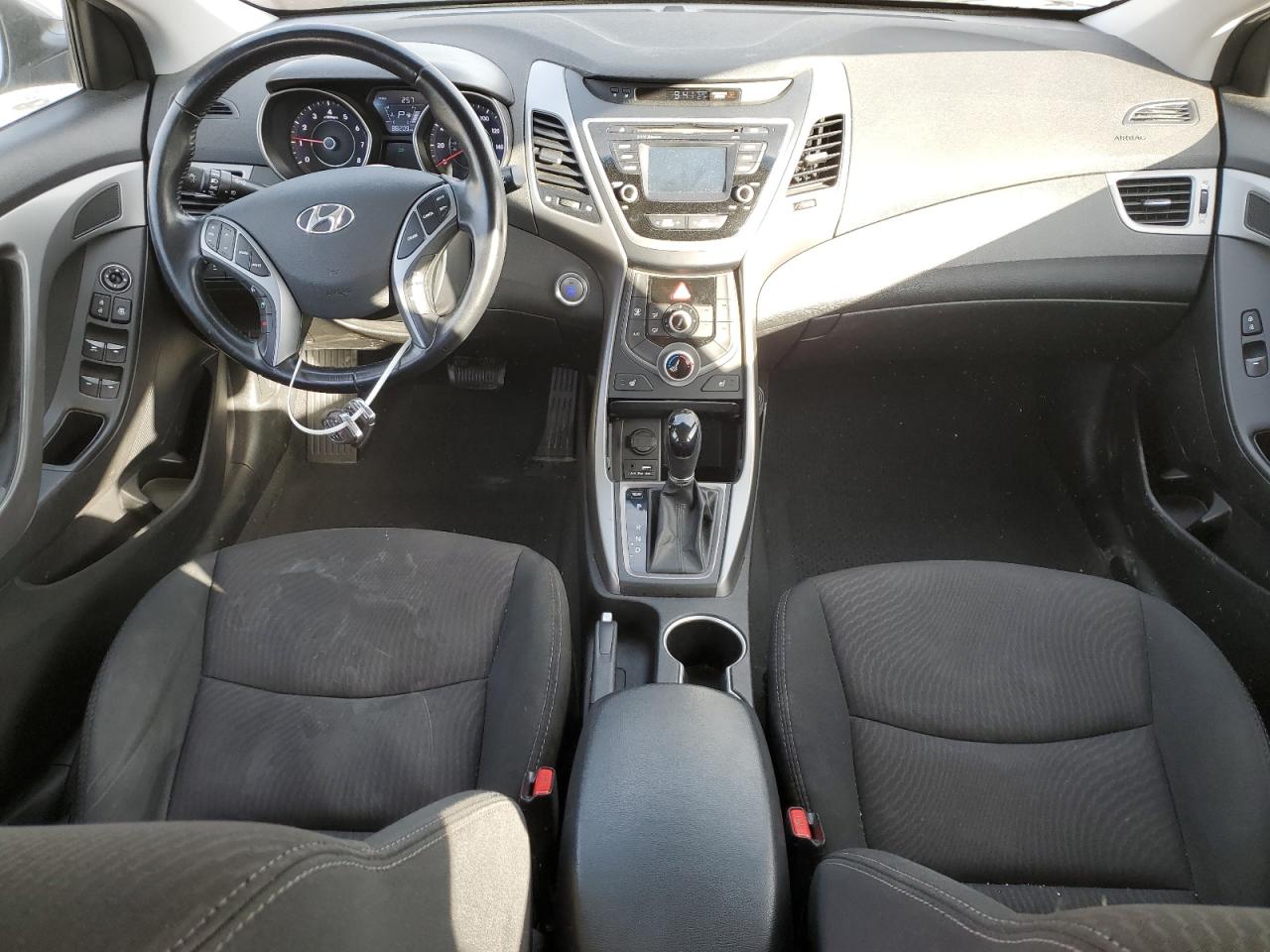 2016 Hyundai Elantra - Image 8