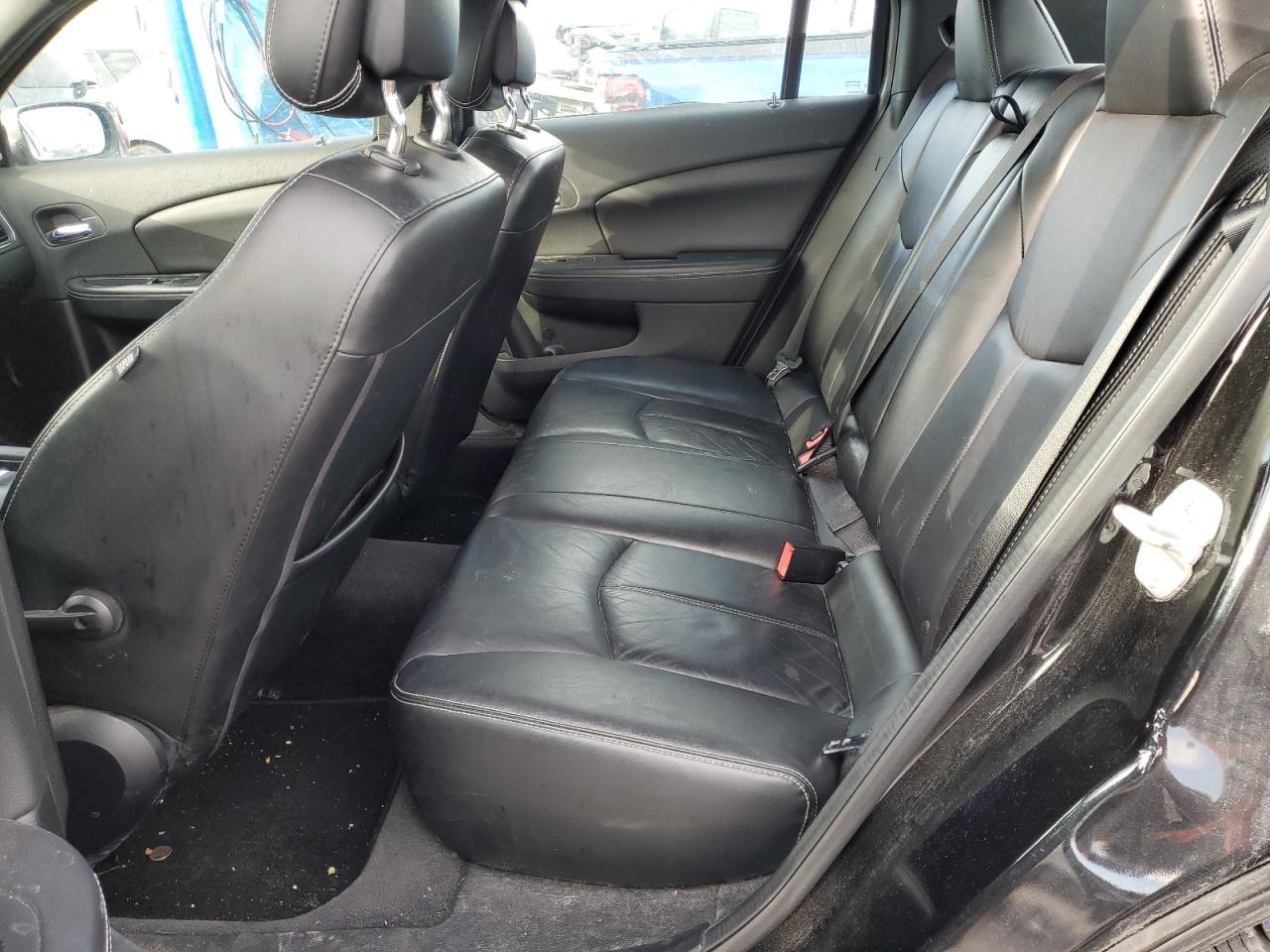 2013 Chrysler 200 - Image 10
