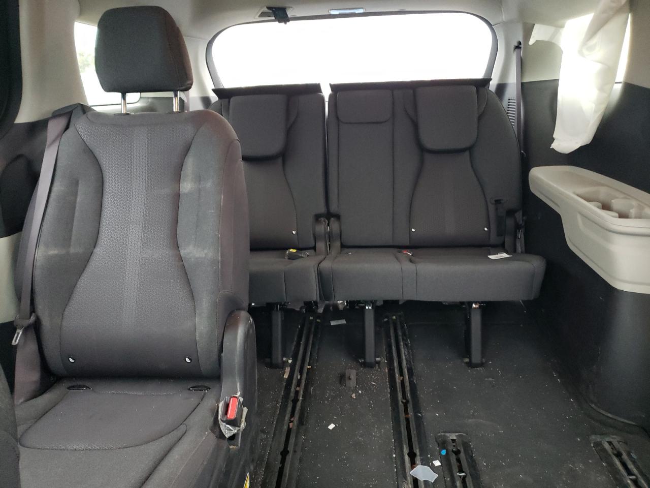 2023 Kia Carnival - Image 10