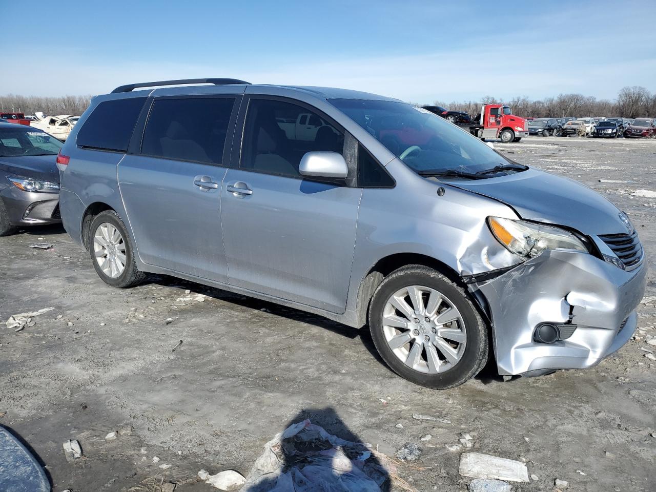 2011 Toyota Sienna - Image 4