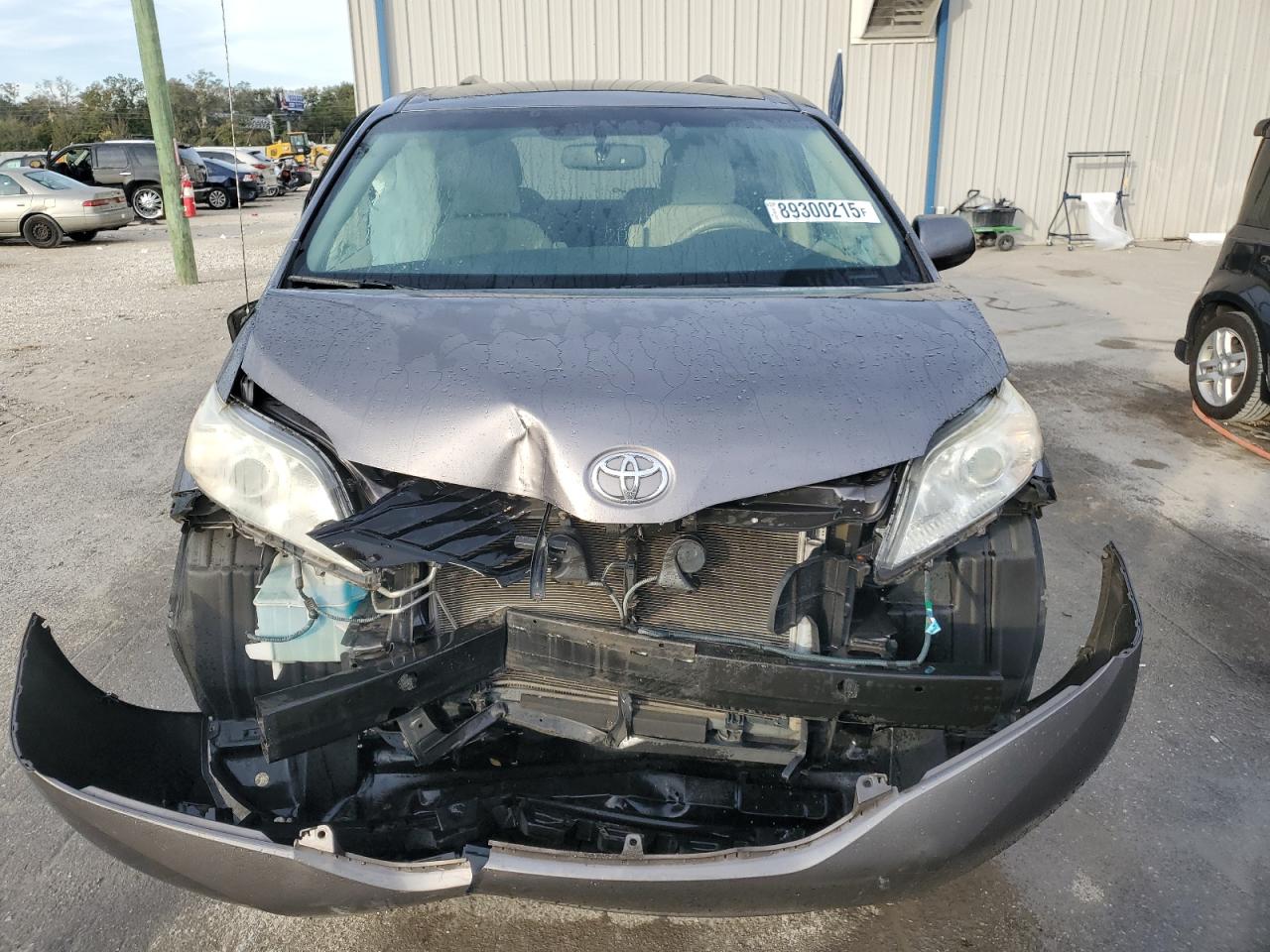 2011 Toyota Sienna - Image 5