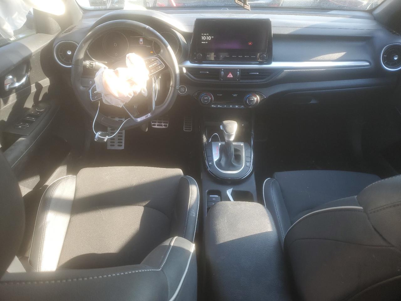 2023 Kia Forte - Image 8