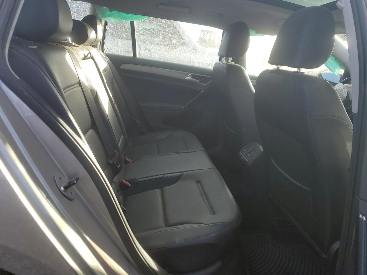 2015 Volkswagen Golf - Image 10