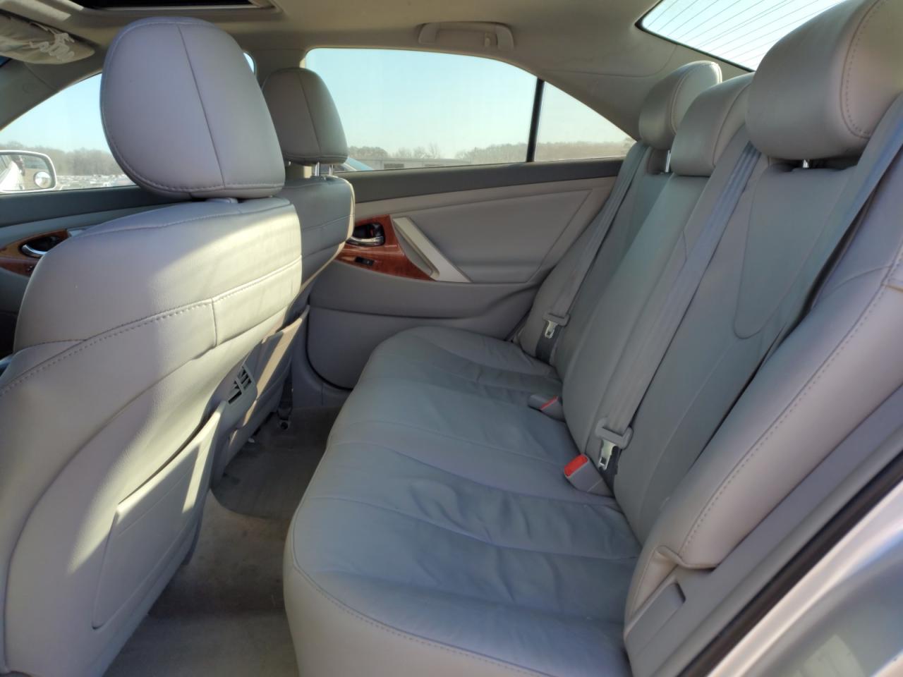 2010 Toyota Camry - Image 11