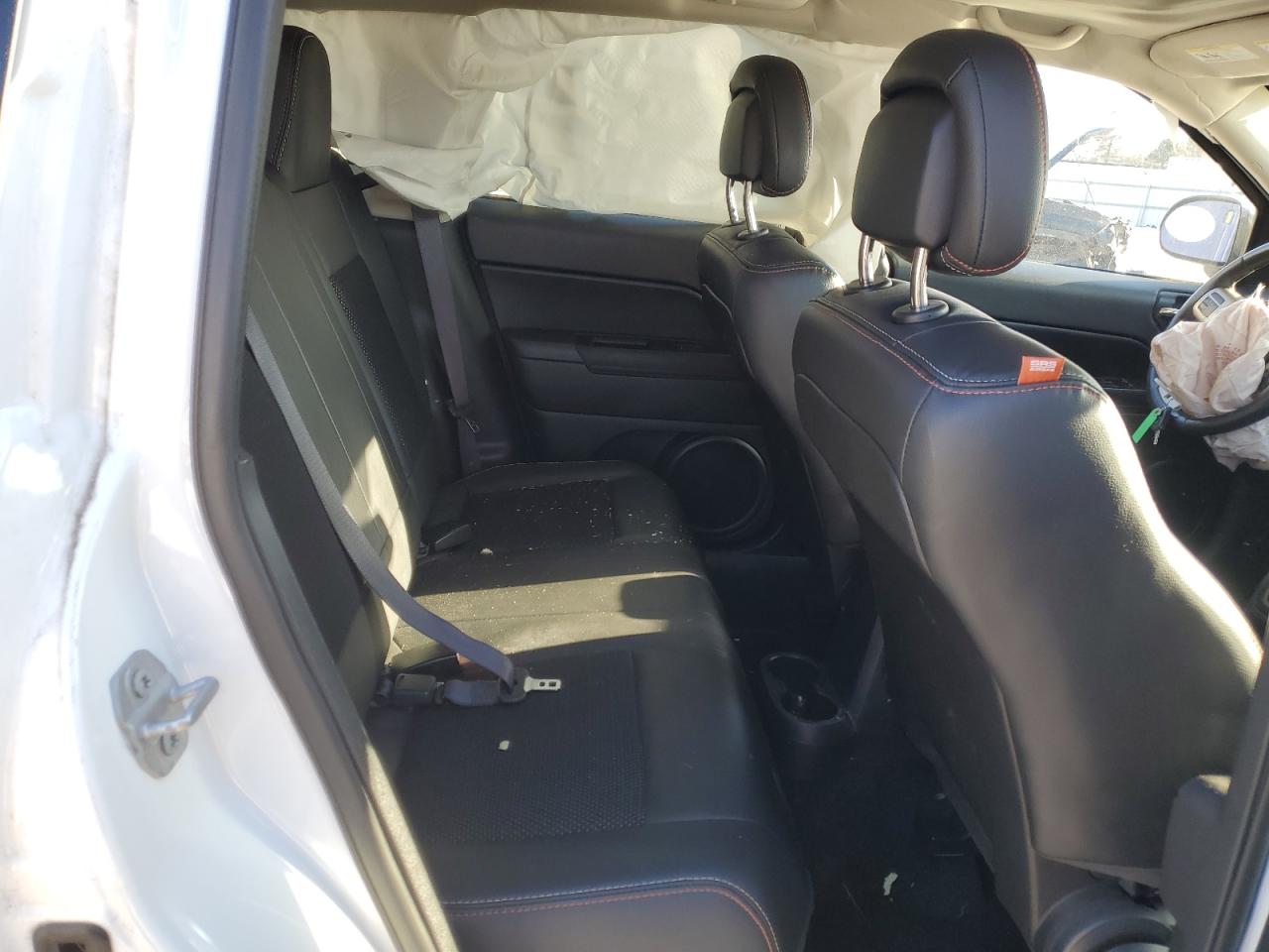 2017 Jeep Compass - Image 11