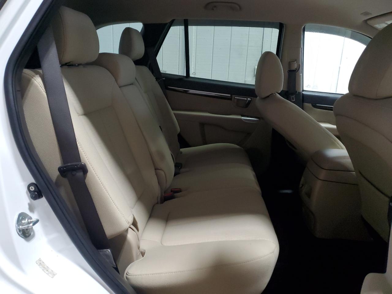 2010 Hyundai Santa Fe - Image 11