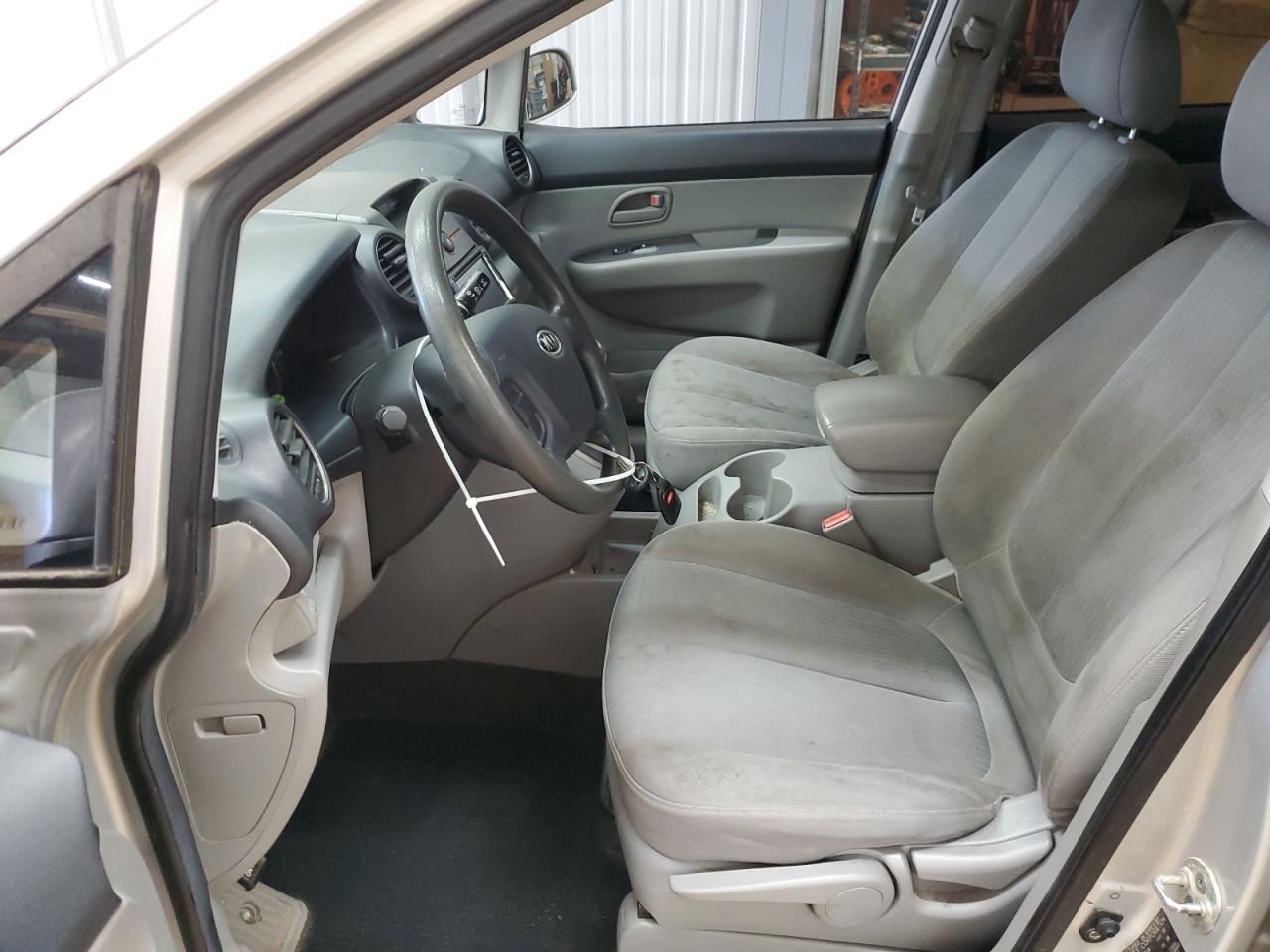 2008 Kia Rondo - Image 7