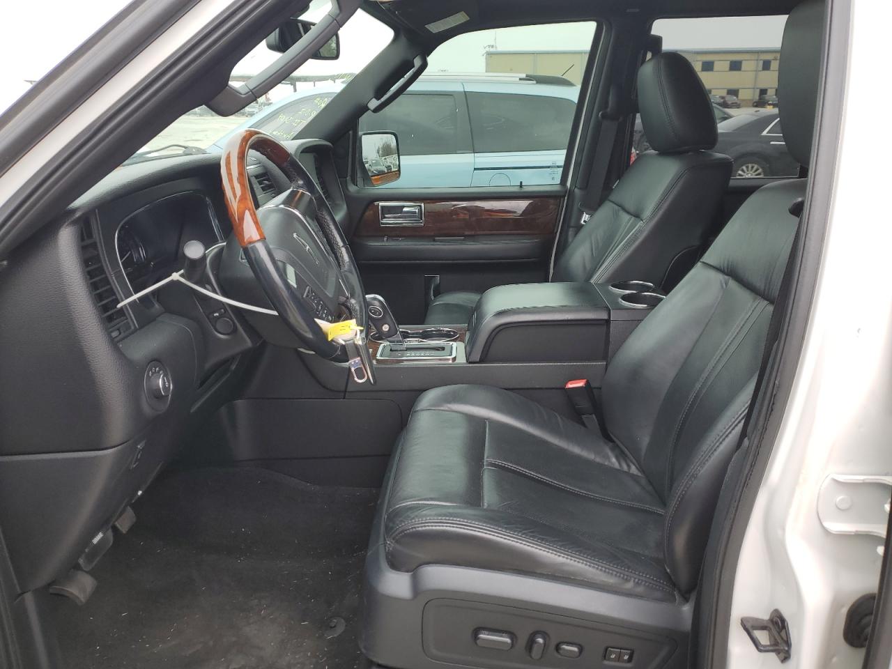 2015 Lincoln Navigator - Image 7