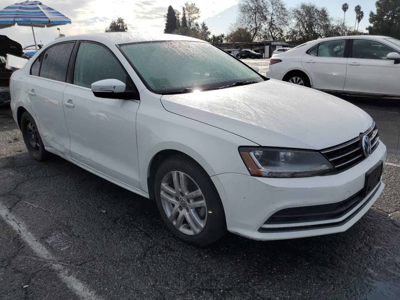 2017 Volkswagen Jetta - Image 4
