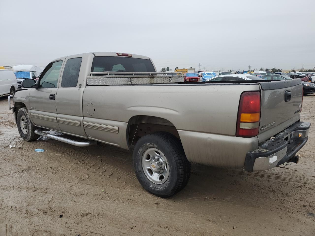 2000 Chevrolet Silverado - Image 2