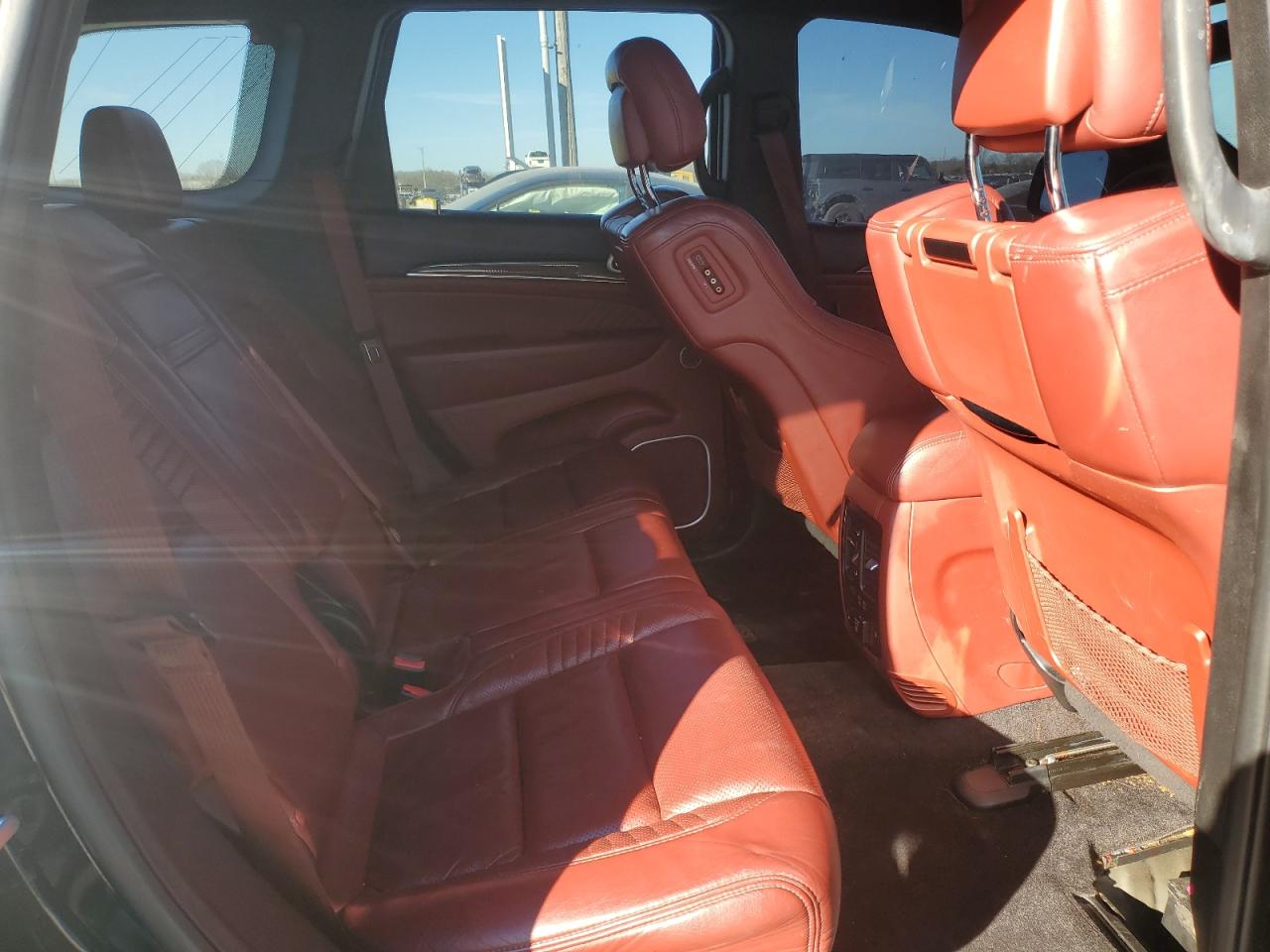 2018 Jeep Grand Cherokee - Image 11