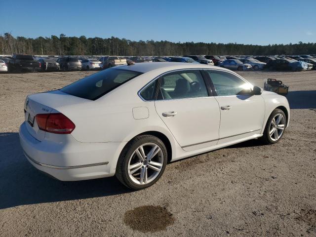 Седаны VOLKSWAGEN PASSAT 2013 Белы