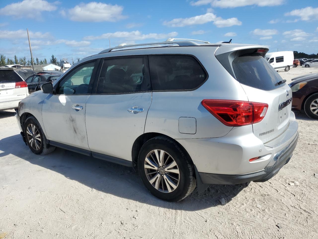 VIN 5N1DR2MNXJC624943 2018 NISSAN PATHFINDER no.2