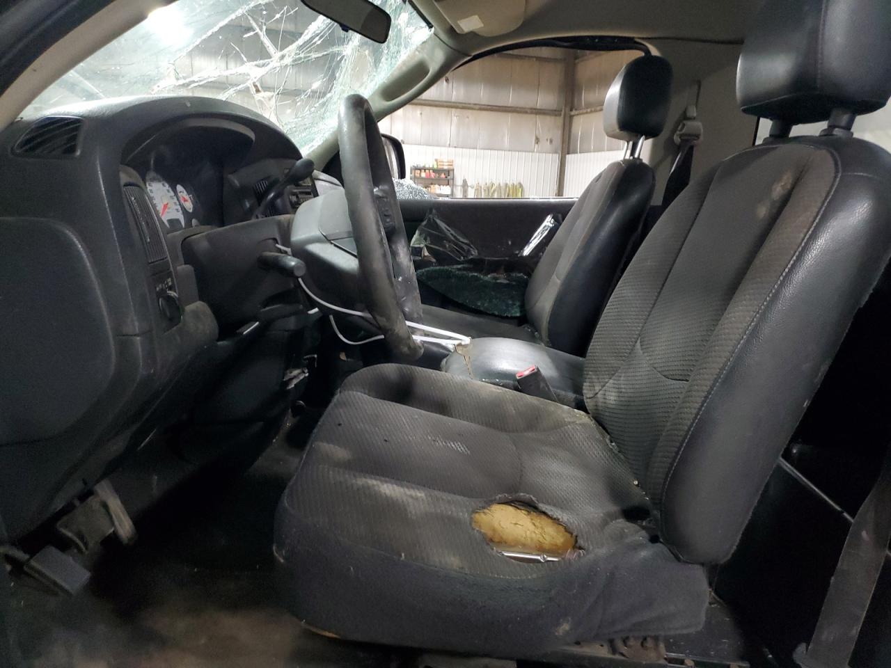 2004 Dodge RAM - Image 7