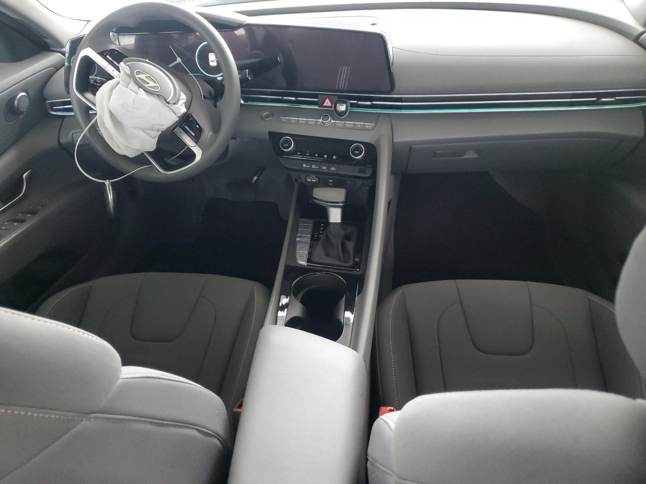 2024 Hyundai Elantra - Image 8