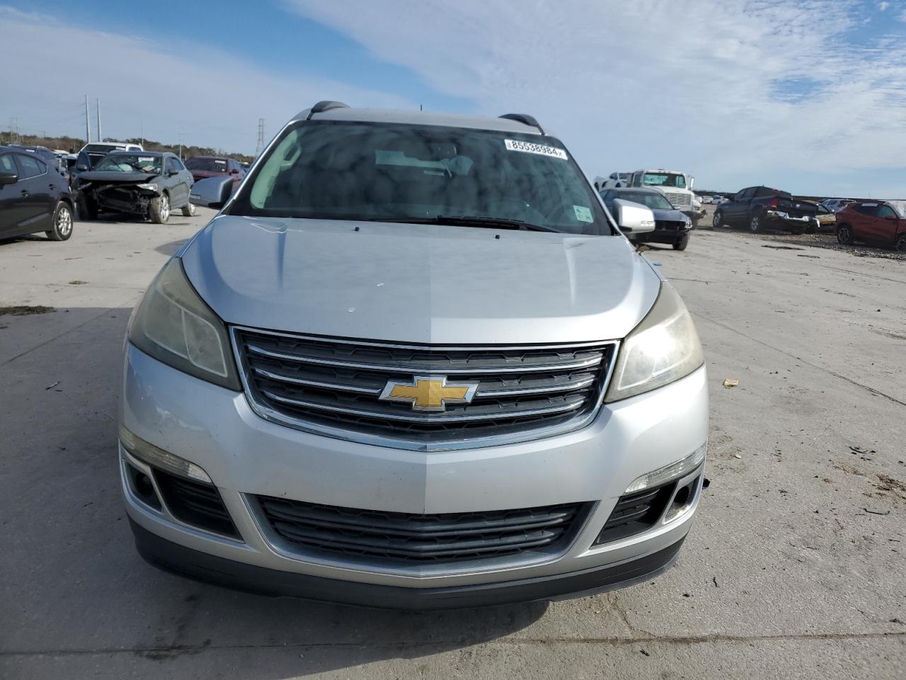 VIN 1GNKRHKD1FJ263962 2015 CHEVROLET TRAVERSE no.5