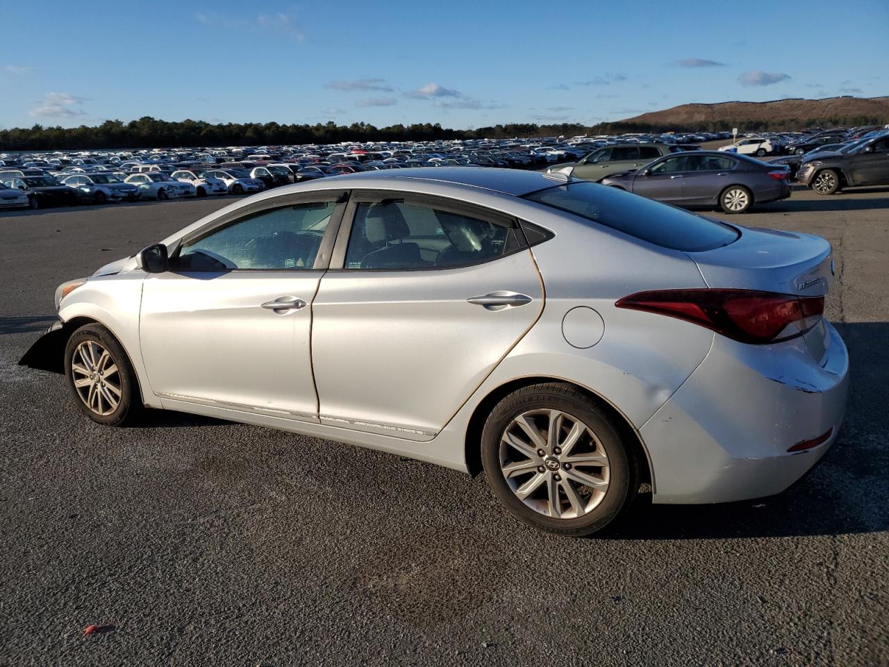 VIN KMHDH4AE2FU264720 2015 HYUNDAI ELANTRA no.2