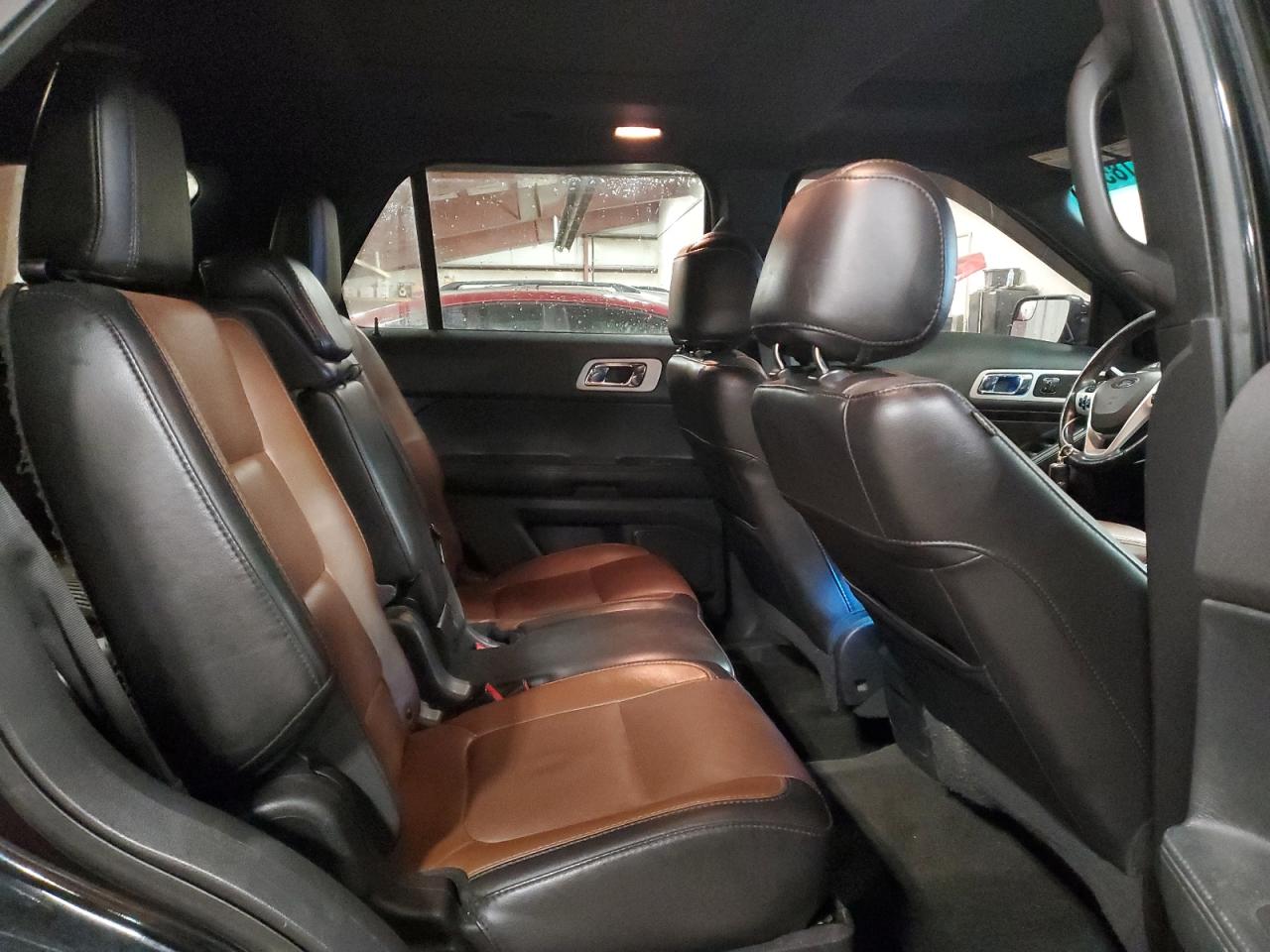 2015 Ford Explorer - Image 11