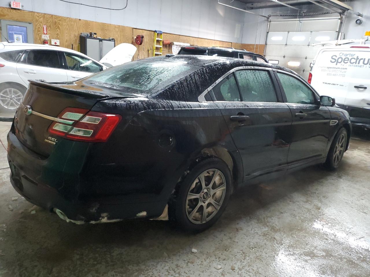 2016 Ford Taurus - Image 3