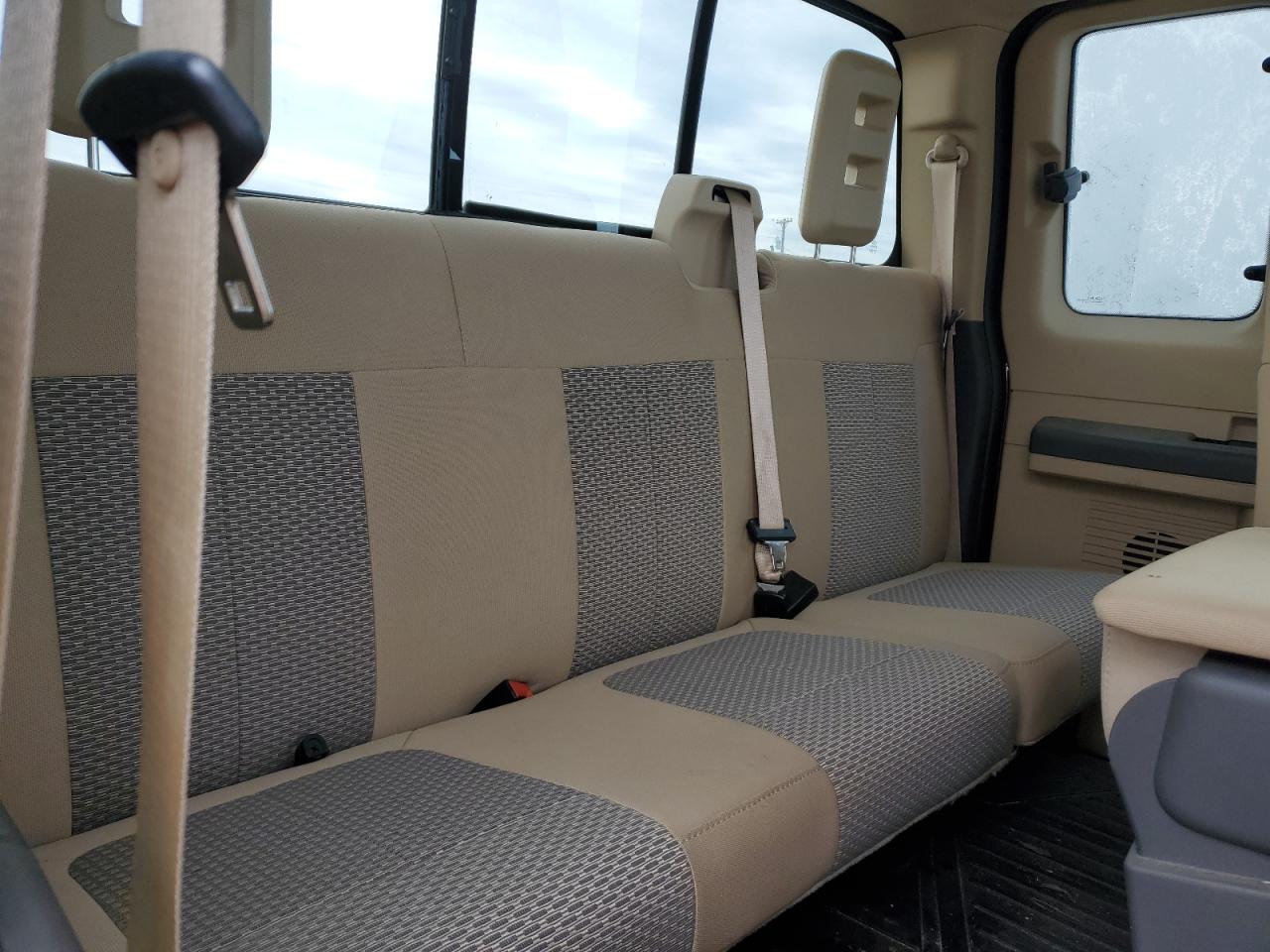 2011 Ford F250 - Image 11