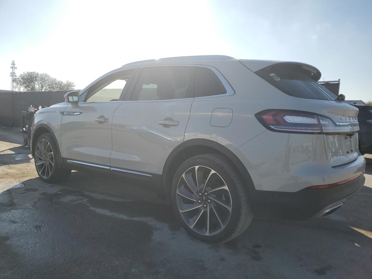 2022 Lincoln Nautilus - Image 2