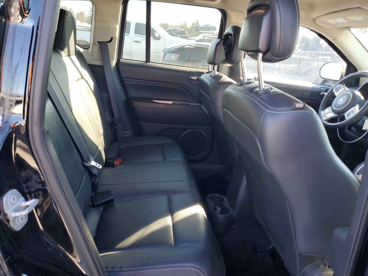 2015 Jeep Compass - Image 11