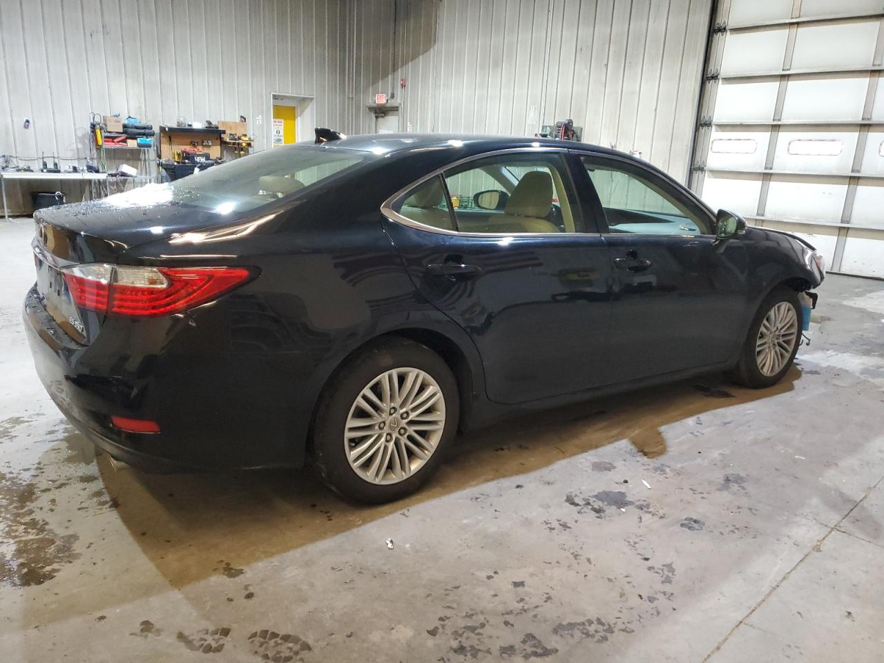 2015 Lexus ES - Image 3