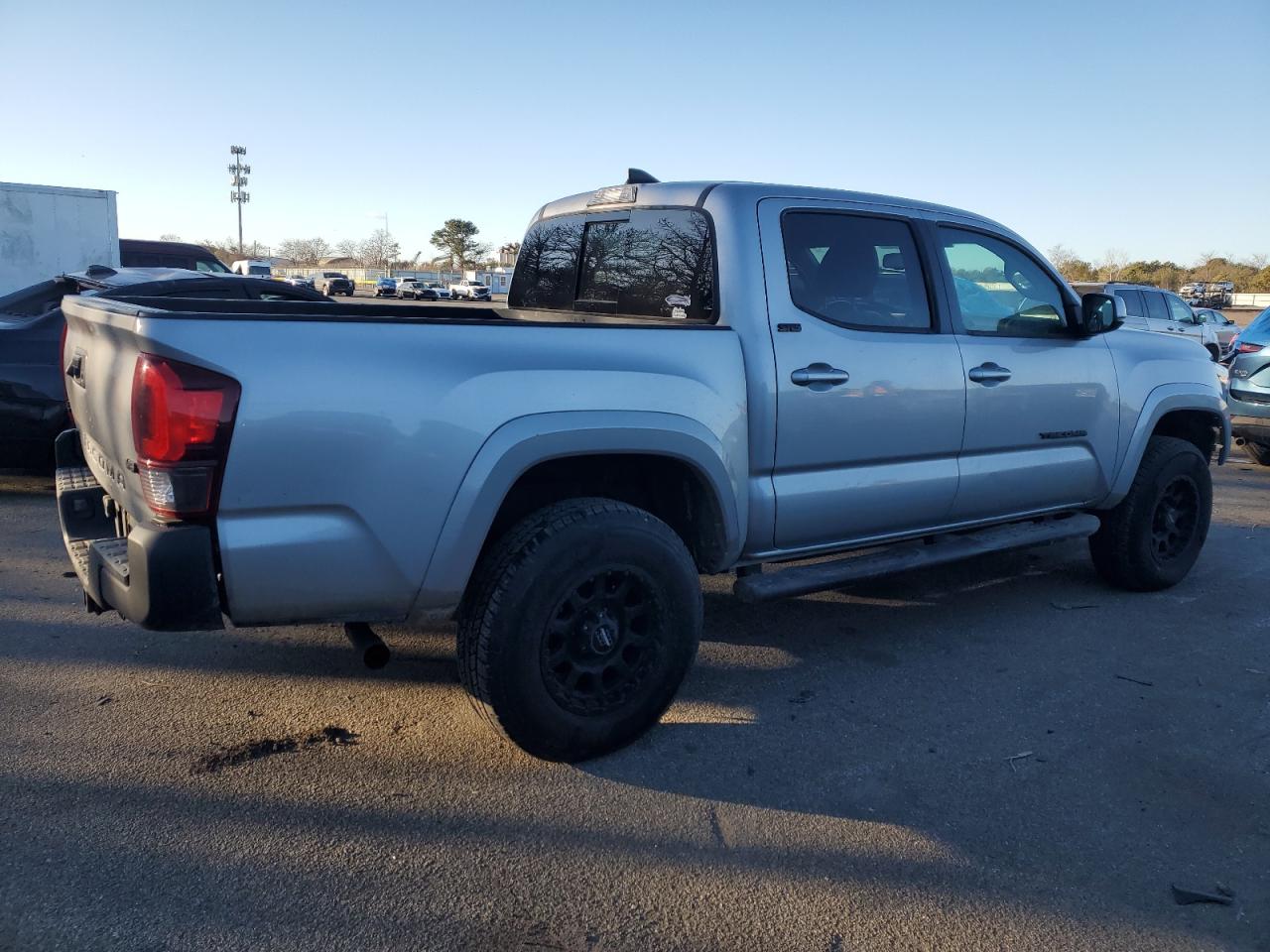 2018 Toyota Tacoma - Image 3