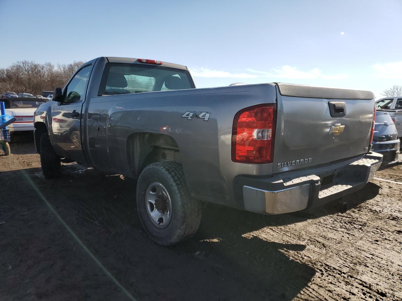 2007 Chevrolet Silverado - Image 2