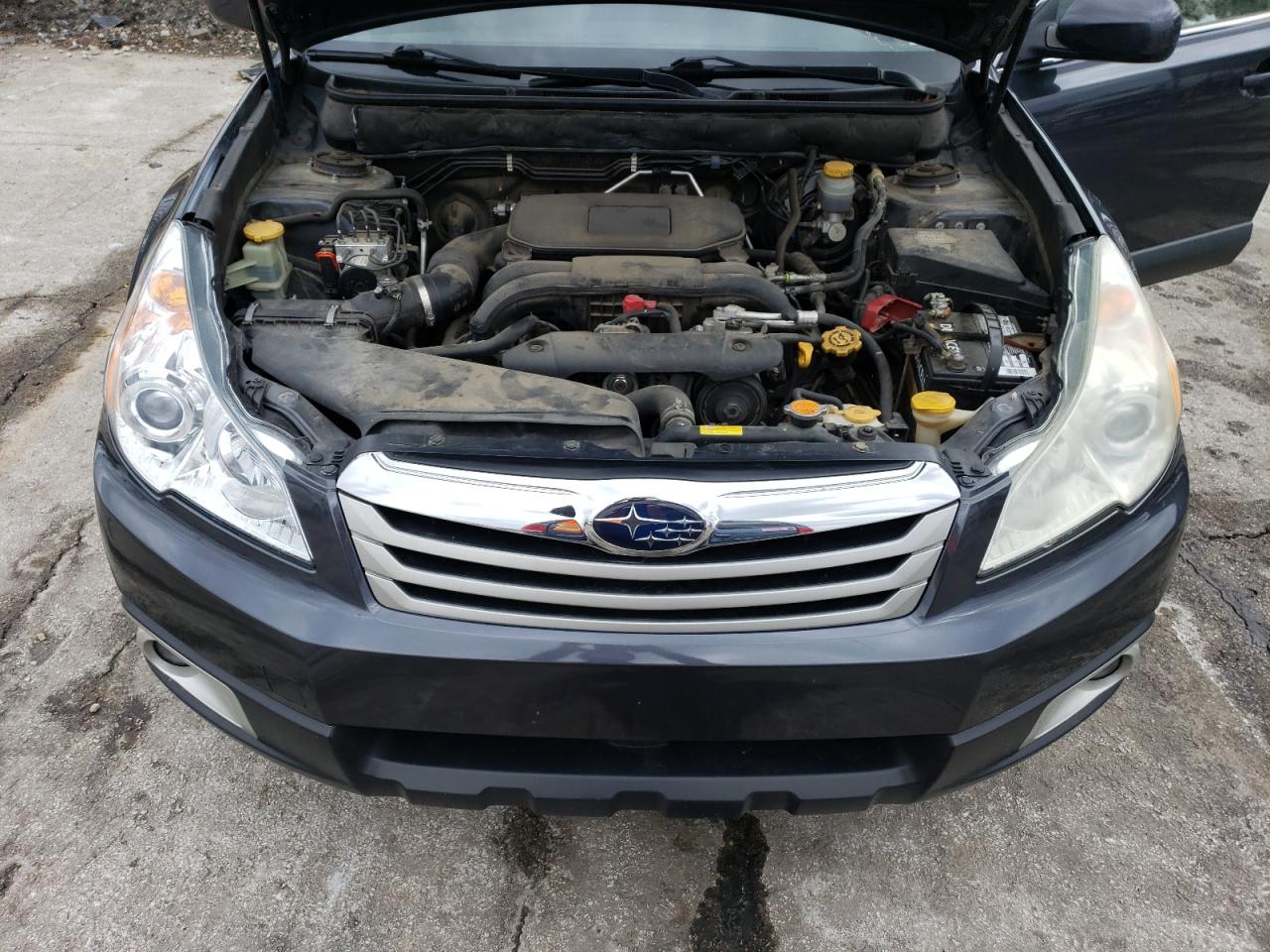 2011 Subaru Outback - Image 12