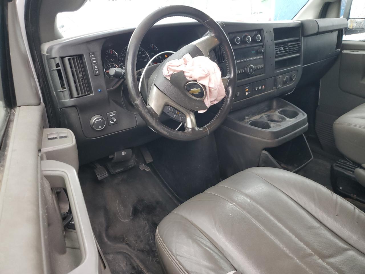 2017 Chevrolet Express - Image 8