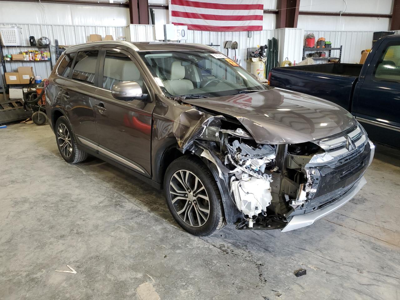 2017 Mitsubishi Outlander - Image 4