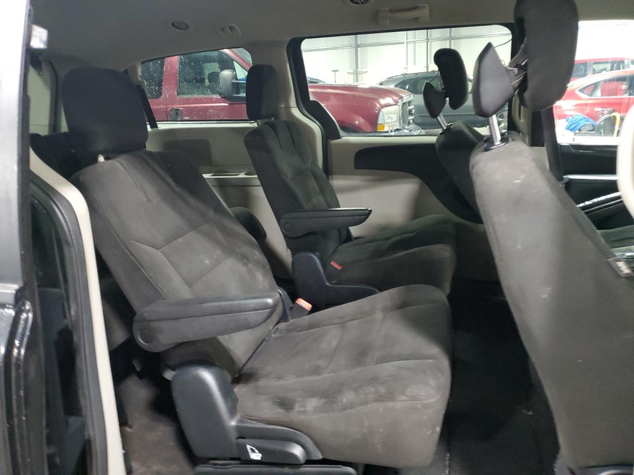 2016 Dodge Caravan - Image 11