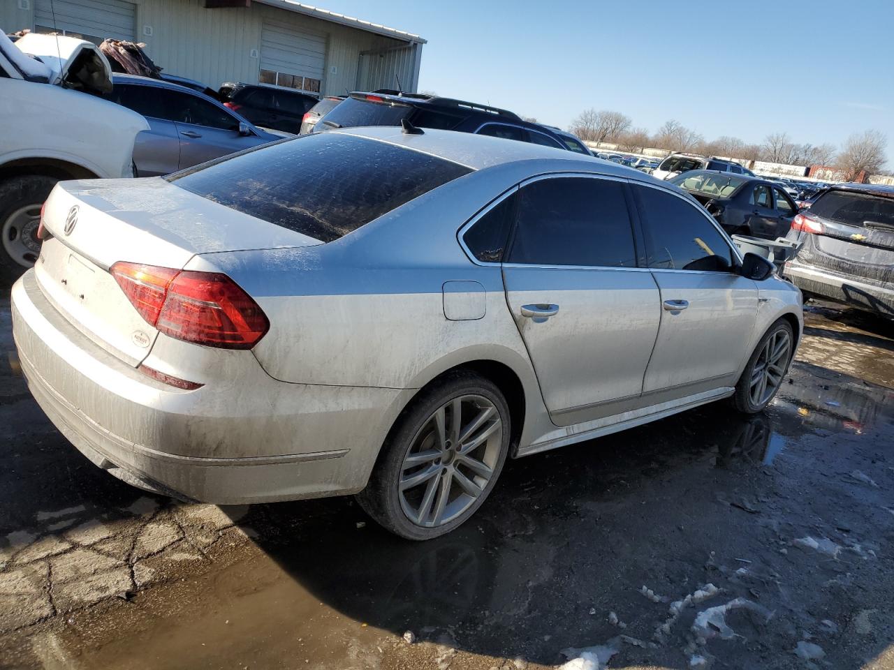 2017 Volkswagen Passat - Image 3