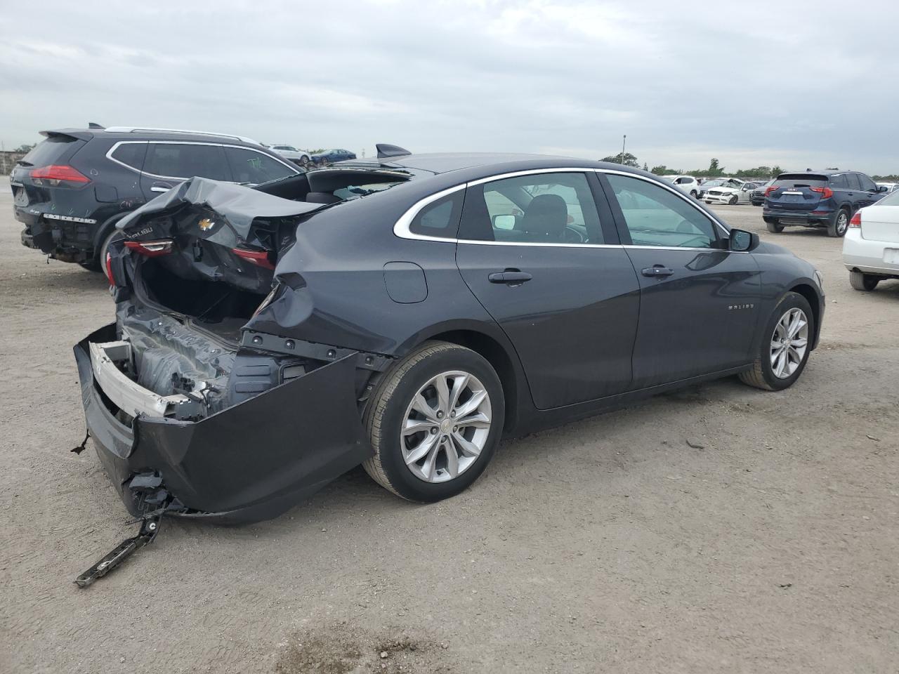 2023 Chevrolet Malibu - Image 3