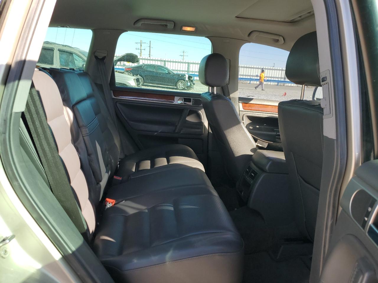 2004 Volkswagen Touareg - Image 12