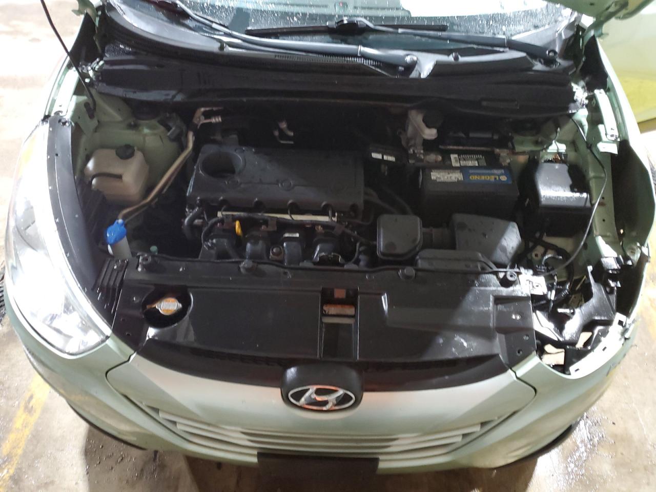 2010 Hyundai Tucson - Image 12
